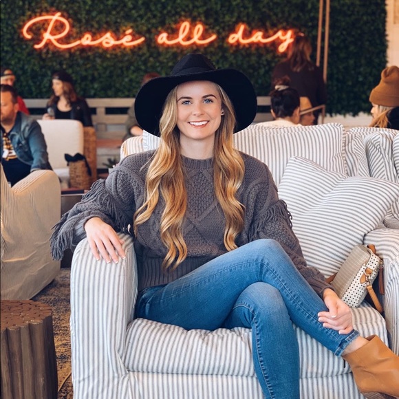 Meet your Posher, Hannah - Picture 1 of 1